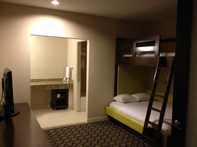IMG_1371 picture of hotel bunkbeds