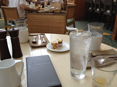 IMG_1379 picture of empty table at a restaurant