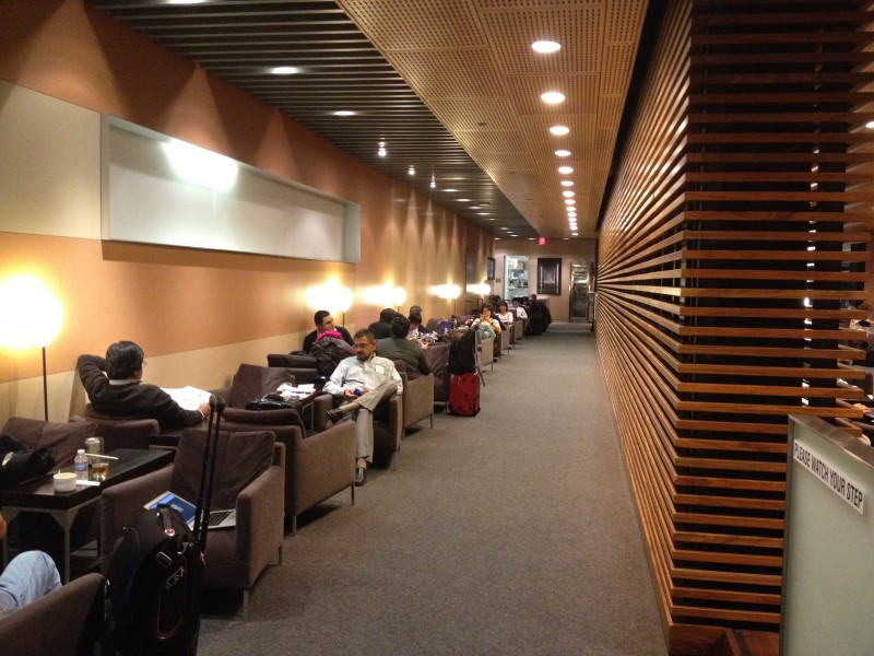 Some more seating on the other side of that wooden wall. Still pretty full.