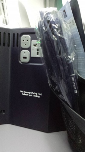 UA 787 Business Class Power Outlet