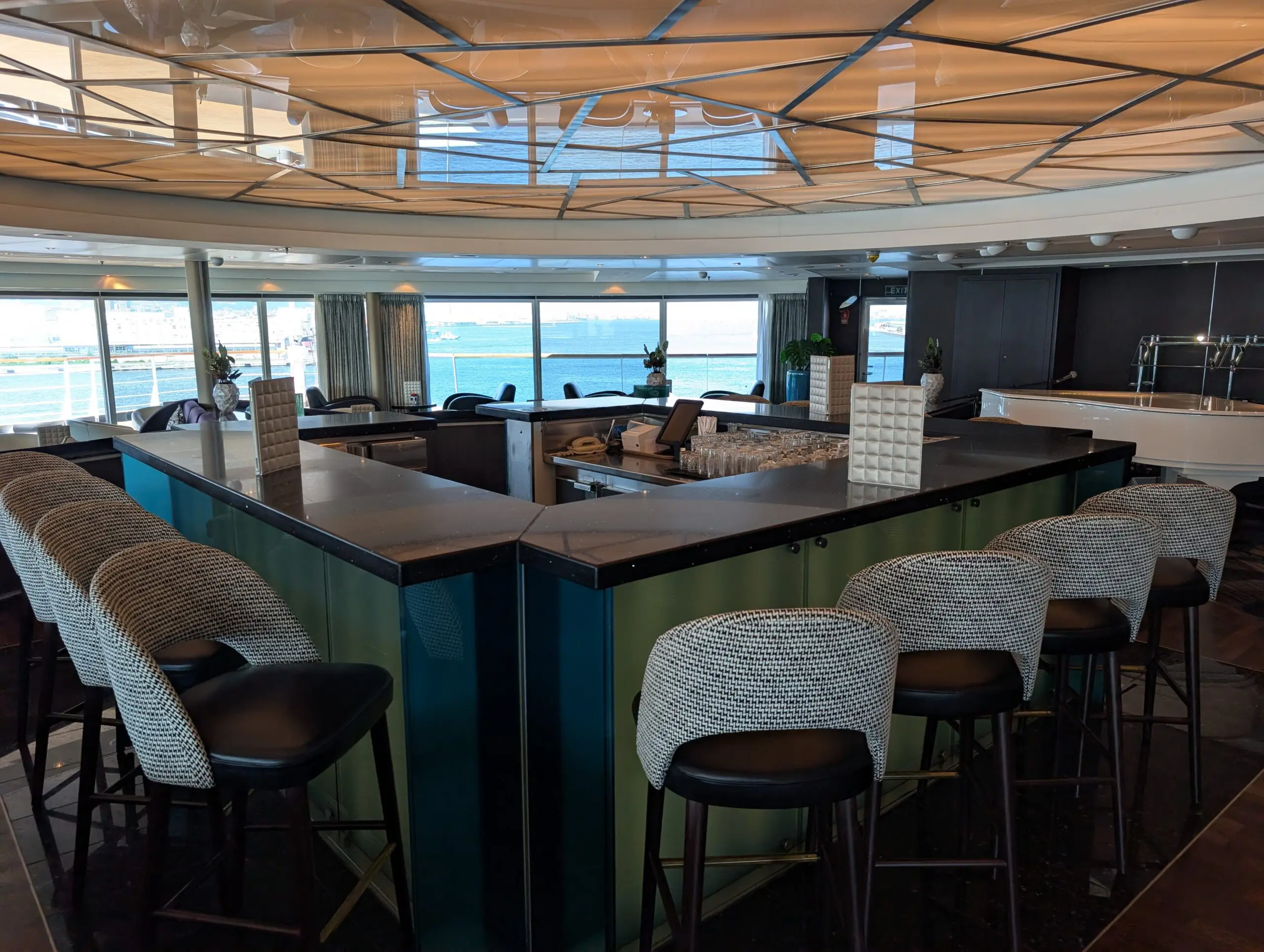 Mitsui Ocean Fuji Observation bar Mitsui Ocean Fuji Observation bar