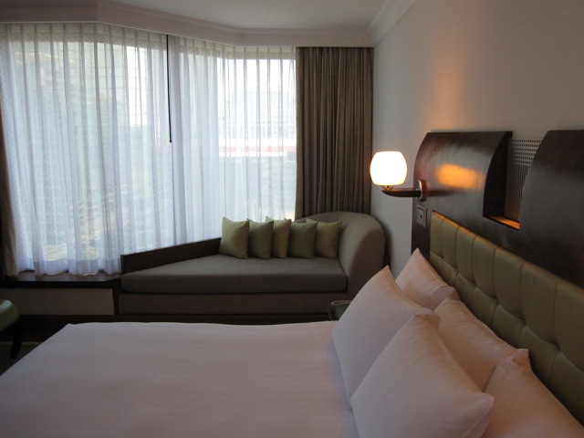 grand_hyatt_erewan_bed