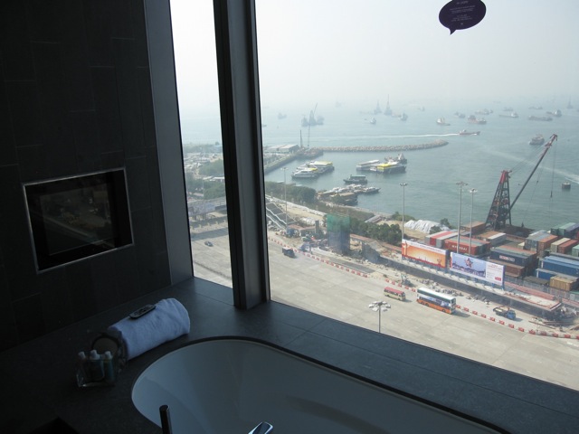 W_Hong_Kong_bath_view