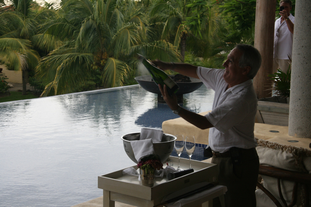 St_Regis_Punta_Mita_champagne