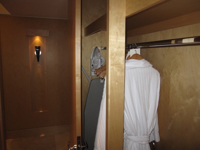 Westin_SYD_closet