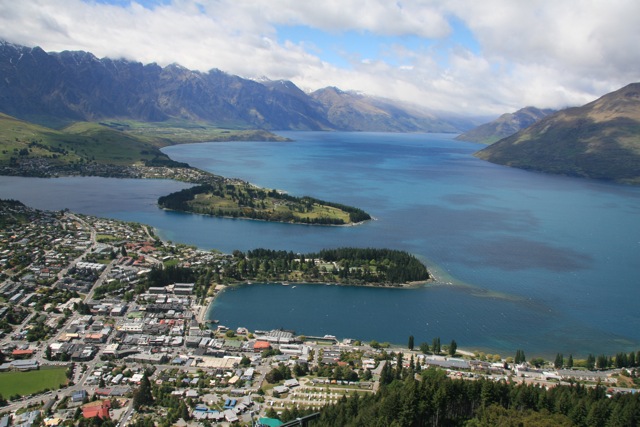 Queenstown_Lake2