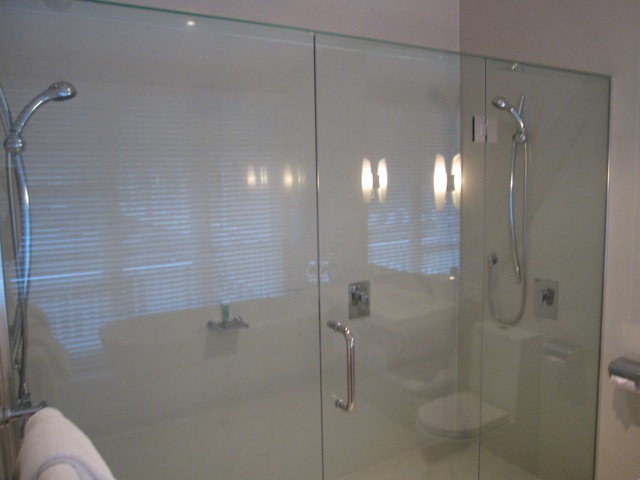 Hilton_Taupo_shower