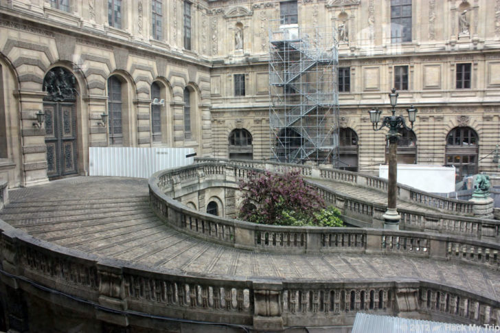 picture of Louvre courtyard