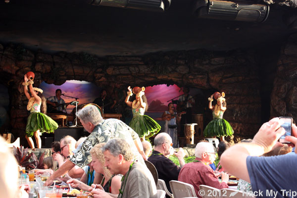 picture of Luau dancers