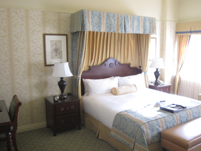 le_chateau_frontenac_bed