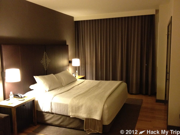 picture of hotel bed