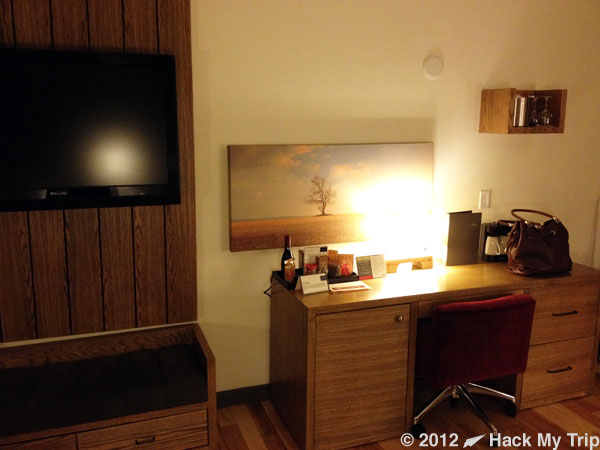 picture of hotel desk