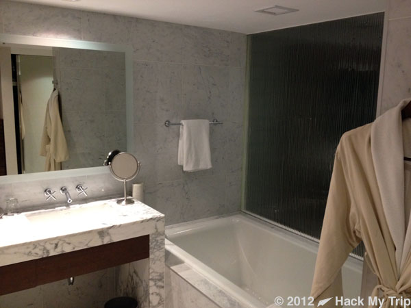 picture of hotel bathroom