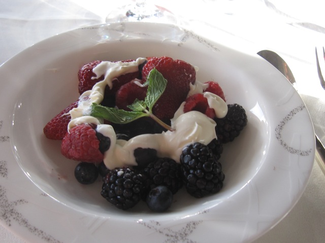 cx807_berries_cream