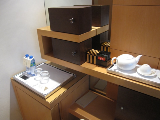 grandhyatt_hk_minibar