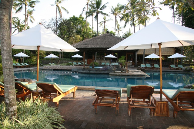 bali_hyatt_pool_bar