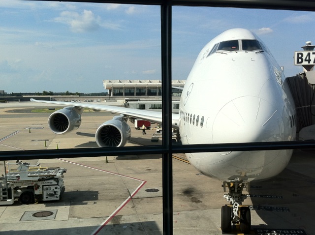 lufthansa-748i-iad-gate2