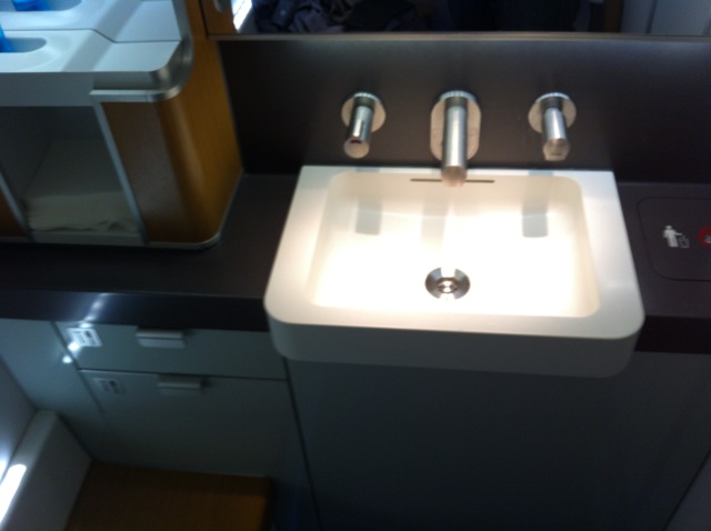 lufthansa-748i-lavatory