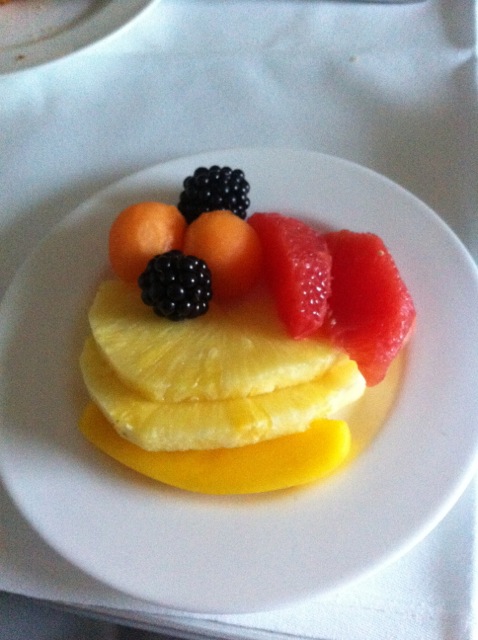 lufthansa-a380-breakfast-fruit