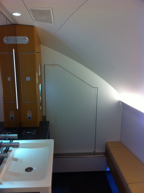 lufthansa-a380-lavatory-bench