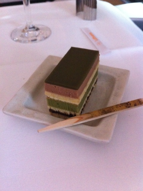 lufthansa-a380-matcha-cake