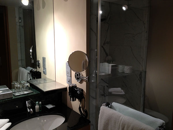 picture of hotel bathroom