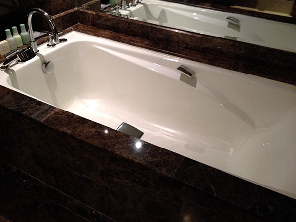 picture of hotel bathtub