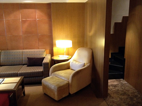 picture of hotel room chair