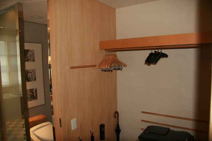 park-hyatt-tokyo-closet