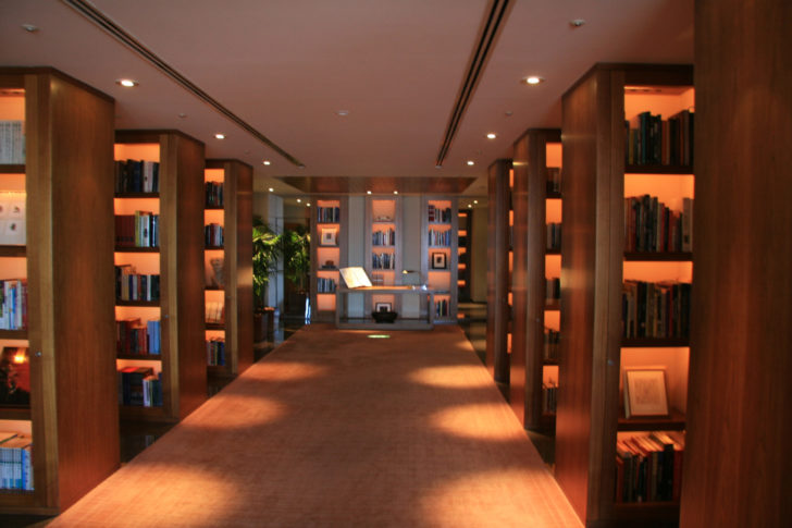 park-hyatt-tokyo-library