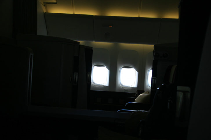 thai-77w-nrt-empty-cabin