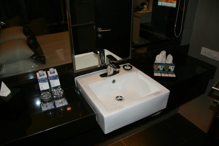 park-plaza-bangkok-soi18-sink