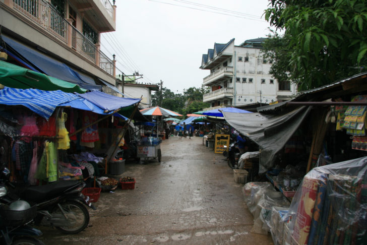 myanmar-tachileik-market