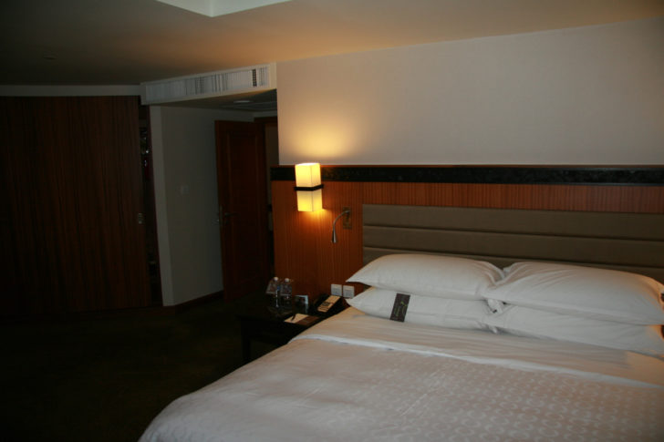 sheraton-bangkok-exec-suite-bed