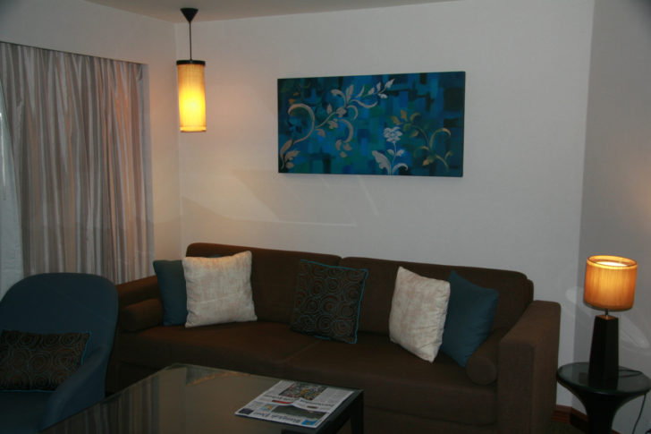 sheraton-bangkok-exec-suite-couch