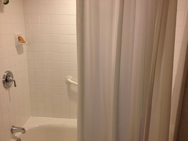 picture of hotel bathtub