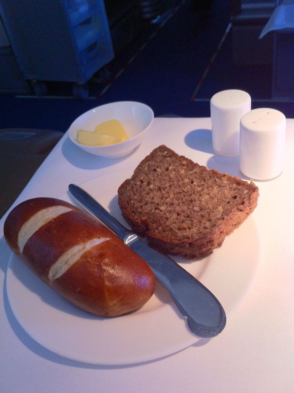 lufthansa-old747-pretzel-bread