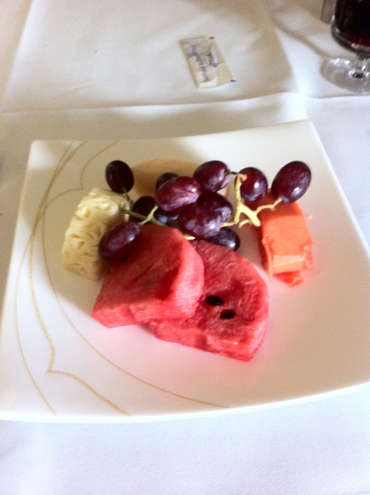 thai-airways-922-fruit-plate