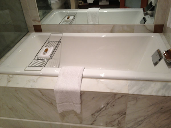 picture of hotel bathtub