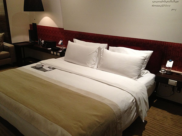 picture of hotel room bed