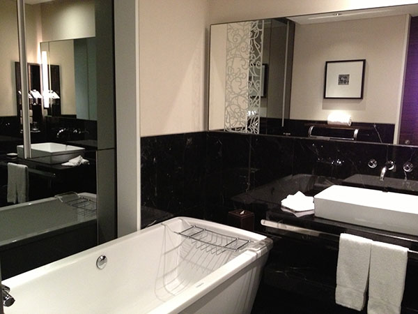 picture of hotel bathroom