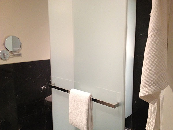 picture of sliding bathroom door