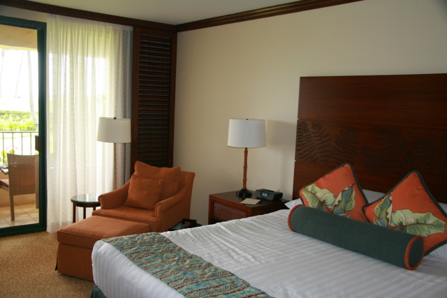 grand-hyatt-kauai-bed