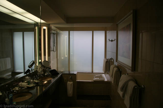 stregis-princeville-bathroom-dark