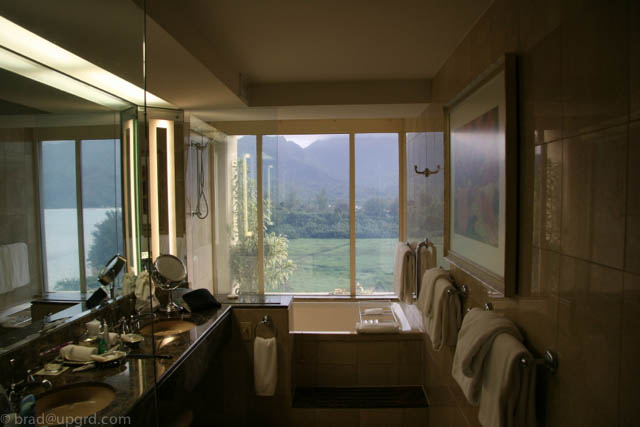 stregis-princeville-bathroom-light