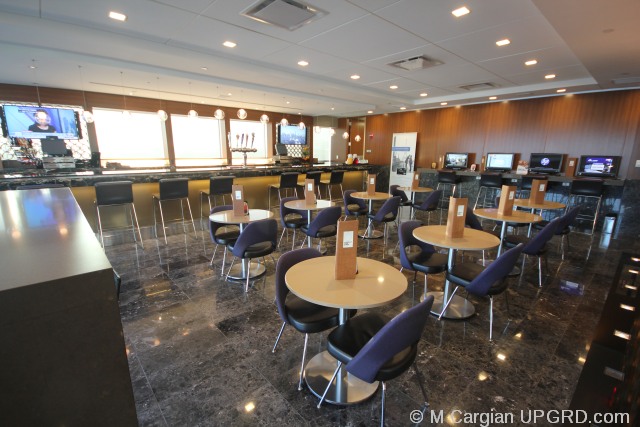 admirals-club-bar