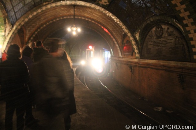 subway-train-arriving