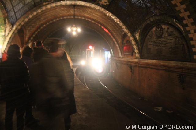 subway-train-arriving