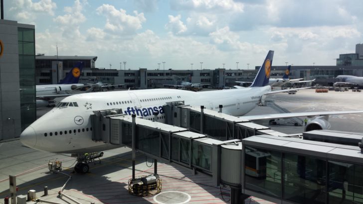 Lufthansa 747-8i 