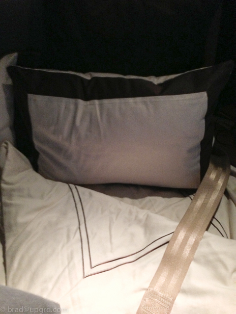 singapore-first-class-icn-sin-bedding